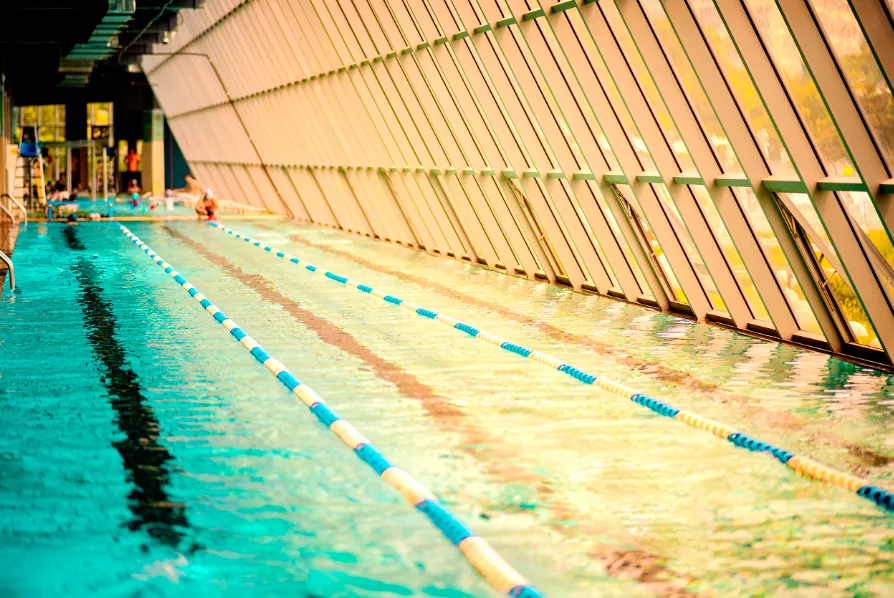 泉州成人混凝土钢结构游泳池项目